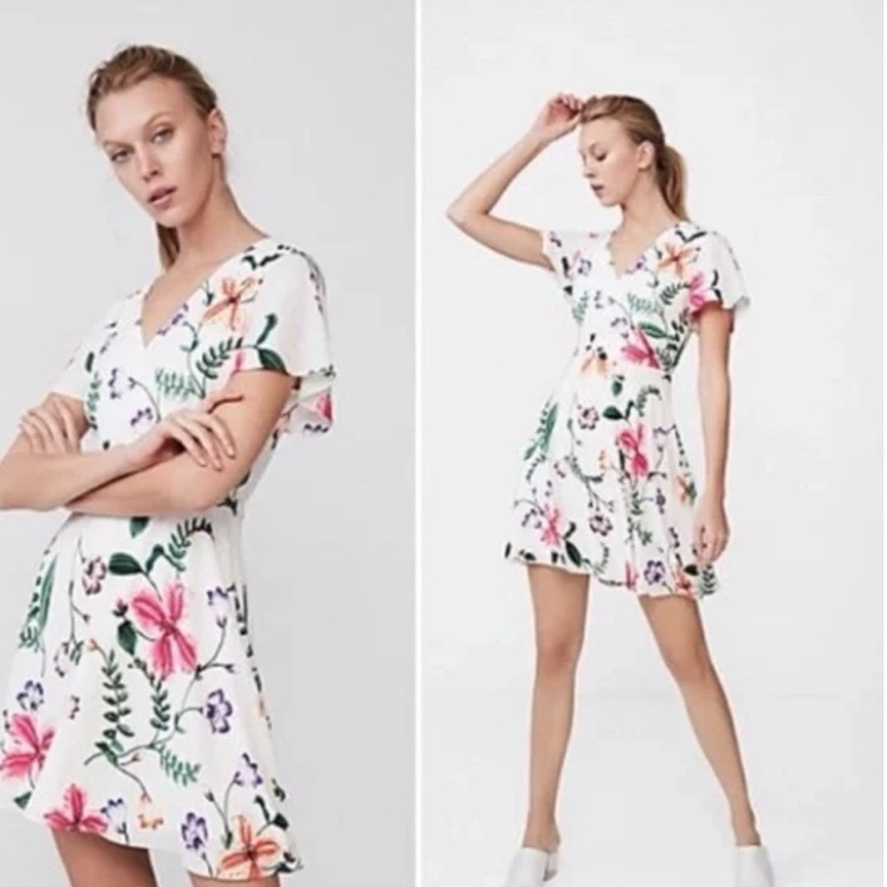 Express Floral Mini Dress Surplice Fit & Flare White Multi Spring Fairycore Sz 2